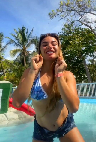 Sweet Yeimy Serrano Shows Cleavage in Cute Bikini Top