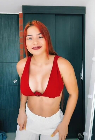 Seductive Yeimy Serrano Shows Cleavage in Red Crop Top