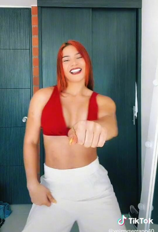 5. Seductive Yeimy Serrano Shows Cleavage in Red Crop Top