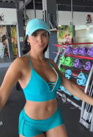 2. Cute Yesli Gómez Shows Cleavage in Turquoise Sport Bra in the Sports Club