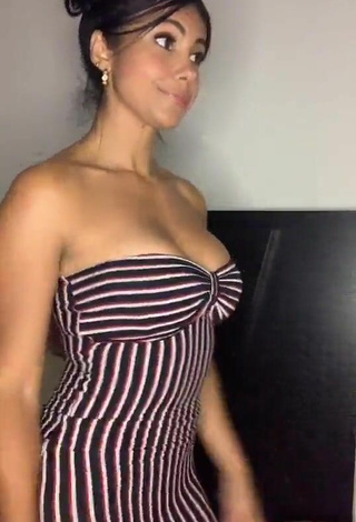 4. Really Cute Yesli Gómez Shows Cleavage in Striped Dress