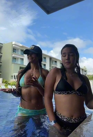 5. Hot Yesli Gómez Shows Cleavage in Bikini Top