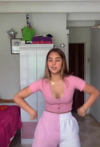 5. Erotic Yess Shows Cleavage in Pink Crop Top and Bouncing Boobs