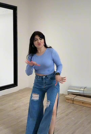 4. Sexy Yessica Carcamo in Blue Crop Top while Twerking