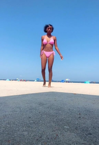 Sexy Zoe Olivia Shows Cleavage in Pink Bikini