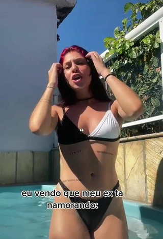 4. Hot Amanda C Shows Cleavage in Bikini at the Pool