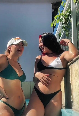 6. Sexy Amanda C Shows Cleavage in Bikini at the Swimming Pool