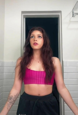 2. Sexy Amanda C Shows Cleavage in Pink Crop Top