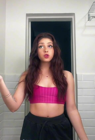 4. Sexy Amanda C Shows Cleavage in Pink Crop Top