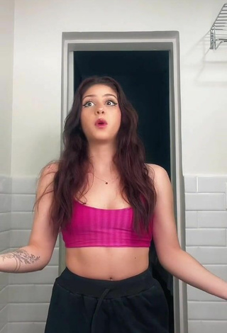 5. Sexy Amanda C Shows Cleavage in Pink Crop Top