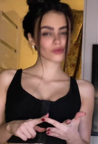 2. Sexy Alena Chaikina Shows Cleavage in Black Crop Top