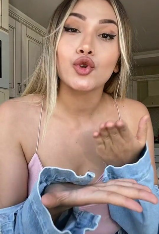6. Hot aleynabbozz Shows Cleavage in Top