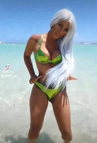 2. Hottie Aliany García Shows Butt