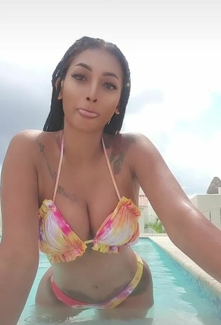 Fine Aliany García Shows Cleavage in Sweet Bikini Top at the Swimming Pool