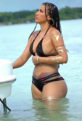 4. Sexy Aliany García in Black Bikini in the Sea