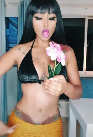 Alluring Aliany García Shows Cleavage in Erotic Black Bikini Top