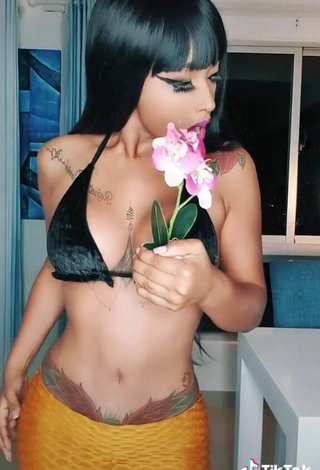 6. Alluring Aliany García Shows Cleavage in Erotic Black Bikini Top