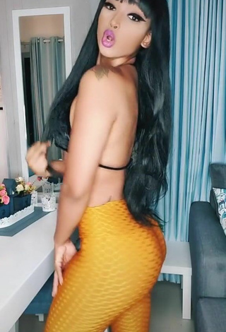 4. Cute Aliany García Shows Butt