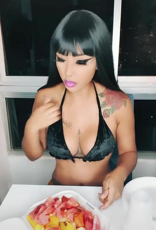 4. Erotic Aliany García Shows Cleavage in Black Bikini Top