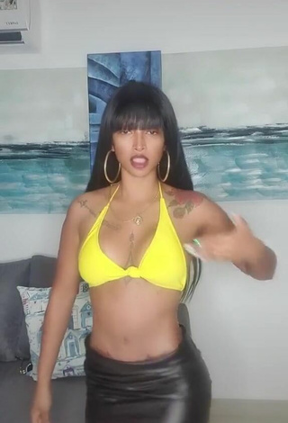 2. Sexy Aliany García Shows Cleavage in Yellow Bikini Top