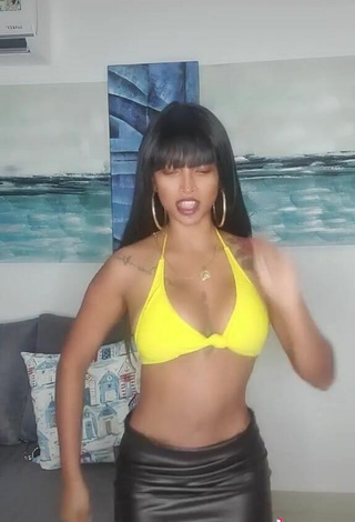 4. Sexy Aliany García Shows Cleavage in Yellow Bikini Top