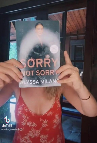 3. Sexy Alyssa Milano Shows Cleavage in Dress No  Brassiere
