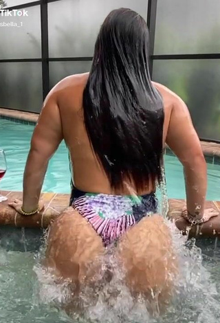 2. Amazing arysbella_1 Shows Big Butt at the Swimming Pool