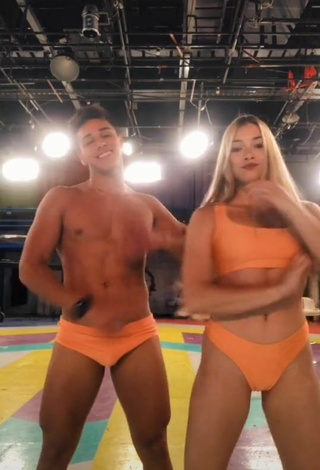 4. Hottest Azul Granton Shows Cleavage in Orange Bikini