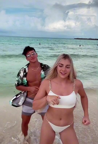 4. Sexy Azul Granton Shows Butt at the Beach