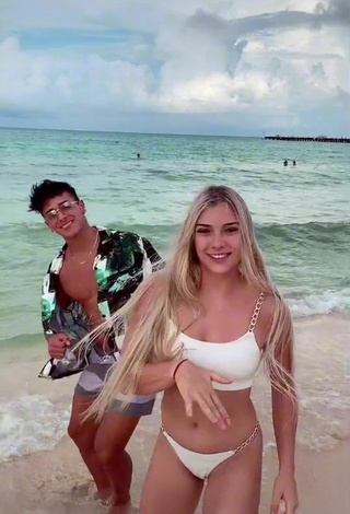 5. Sexy Azul Granton Shows Butt at the Beach