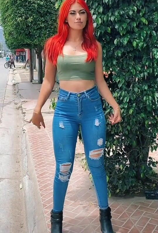 6. Sexy Jissela López Shows Butt in a Street