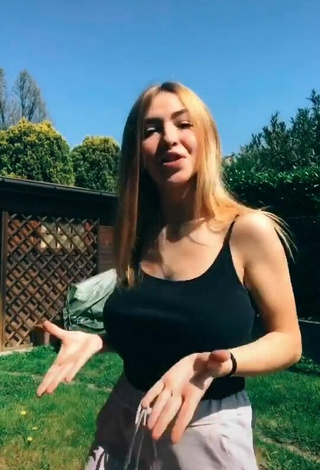 2. Hot Susanna Bonetto Shows Cleavage in Black Top and Bouncing Tits