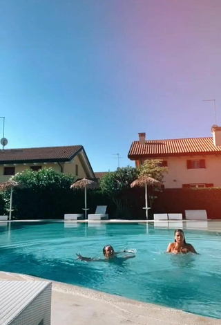 6. Sexy Susanna Bonetto in Blue Bikini at the Pool