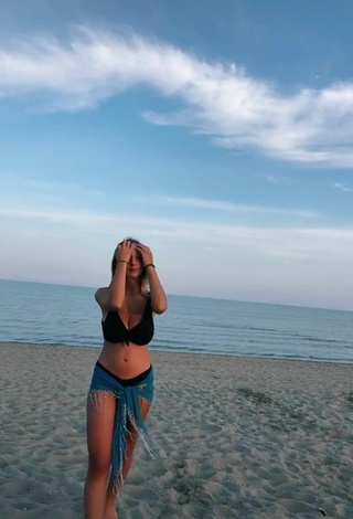 3. Sexy Susanna Bonetto Shows Cleavage in Black Bikini Top at the Beach