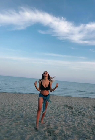 5. Sexy Susanna Bonetto Shows Cleavage in Black Bikini Top at the Beach