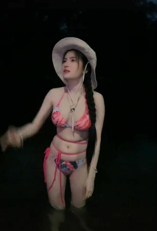 5. Cute Nuntida Chuangchoo Shows Cleavage in Bikini at the Pool
