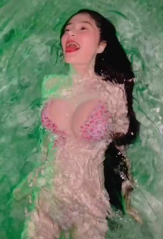 5. Sexy Nuntida Chuangchoo Shows Cleavage in Bikini at the Swimming Pool