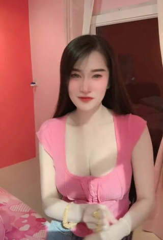 5. Sexy Nuntida Chuangchoo Shows Cleavage in Pink Crop Top