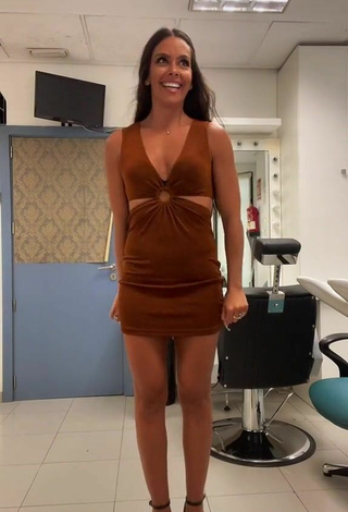 4. Hot Cristina Pedroche Shows Cleavage in Brown Dress and Bouncing Boobs