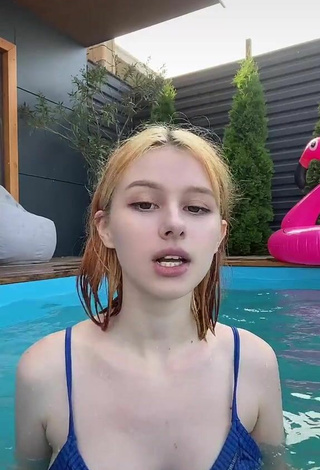3. Sexy Terri Shows Cleavage in Blue Bikini at the Swimming Pool