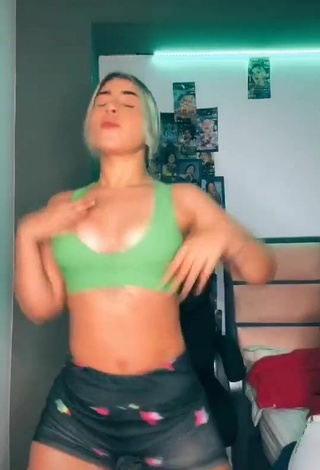 3. Chantall Pizzino Looks Sensual in Green Crop Top and Bouncing Boobs