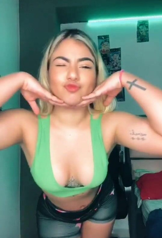 3. Chantall Pizzino Looks Magnificent in Green Crop Top