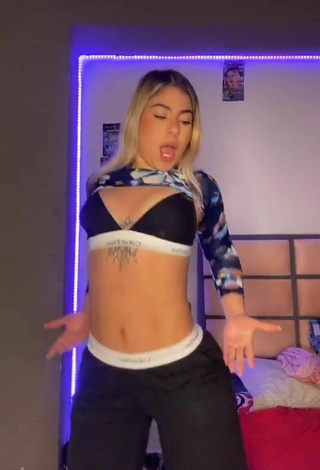 3. Chantall Pizzino Looks Wonderful in Crop Top and Bouncing Breasts