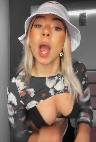 1. Chantall Pizzino Looks Pretty in Crop Top and Bouncing Boobs