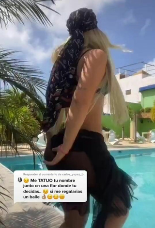 3. Sexy Chantall Pizzino Shows Butt at the Swimming Pool