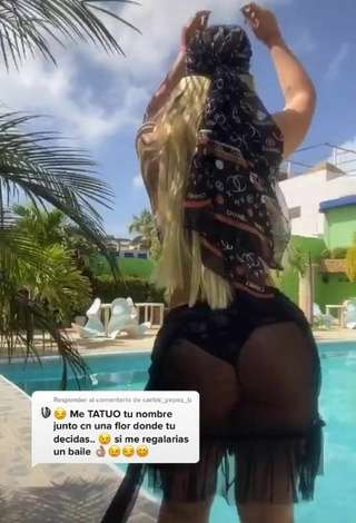 4. Sexy Chantall Pizzino Shows Butt at the Swimming Pool