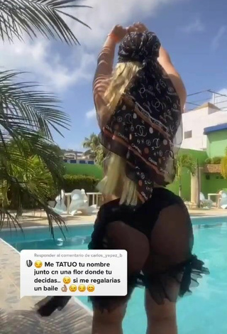 5. Sexy Chantall Pizzino Shows Butt at the Swimming Pool