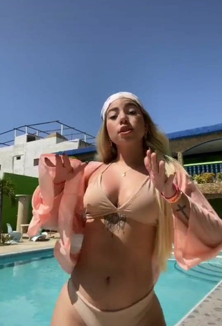 2. Alluring Chantall Pizzino Shows Cleavage in Erotic Beige Bikini and Bouncing Boobs at the Pool