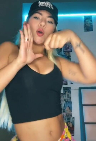 4. Chantall Pizzino Looks Sexy in Black Crop Top and Bouncing Breasts