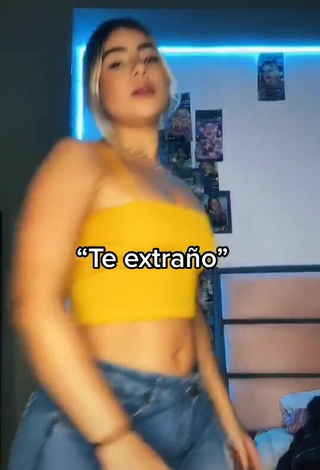 5. Chantall Pizzino Shows Cleavage in Seductive Yellow Crop Top and Bouncing Tits